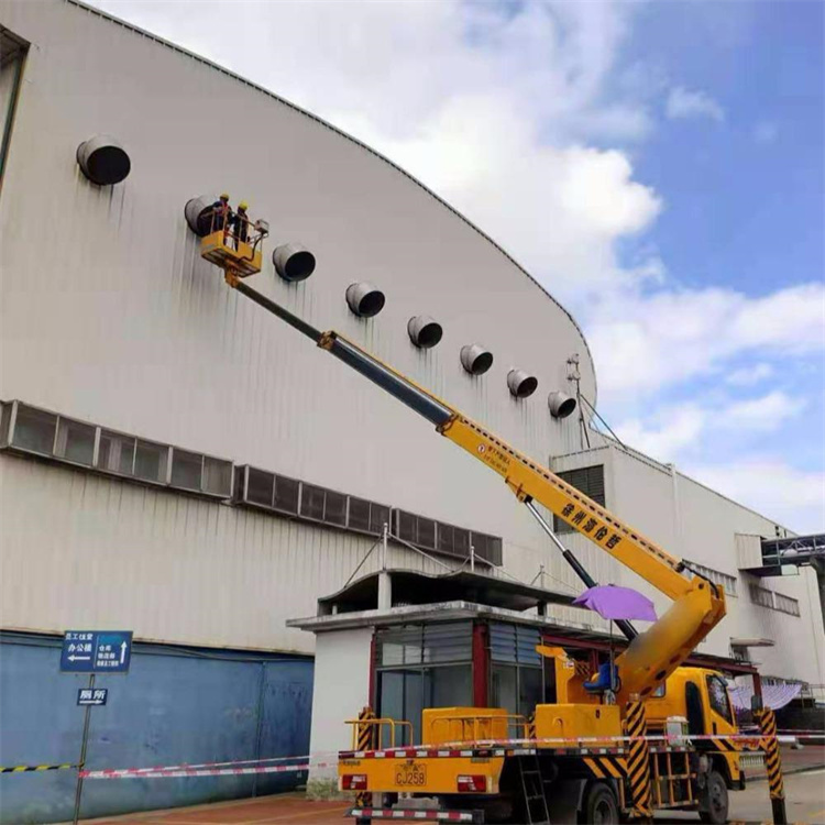 雷鸣镇高空作业车出租服务：专业广告牌安装解决方案