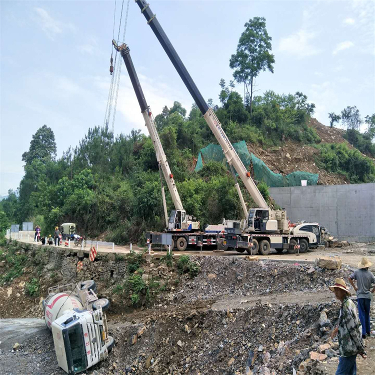 雷鸣镇汽车掉沟里叫吊车救援要多少钱