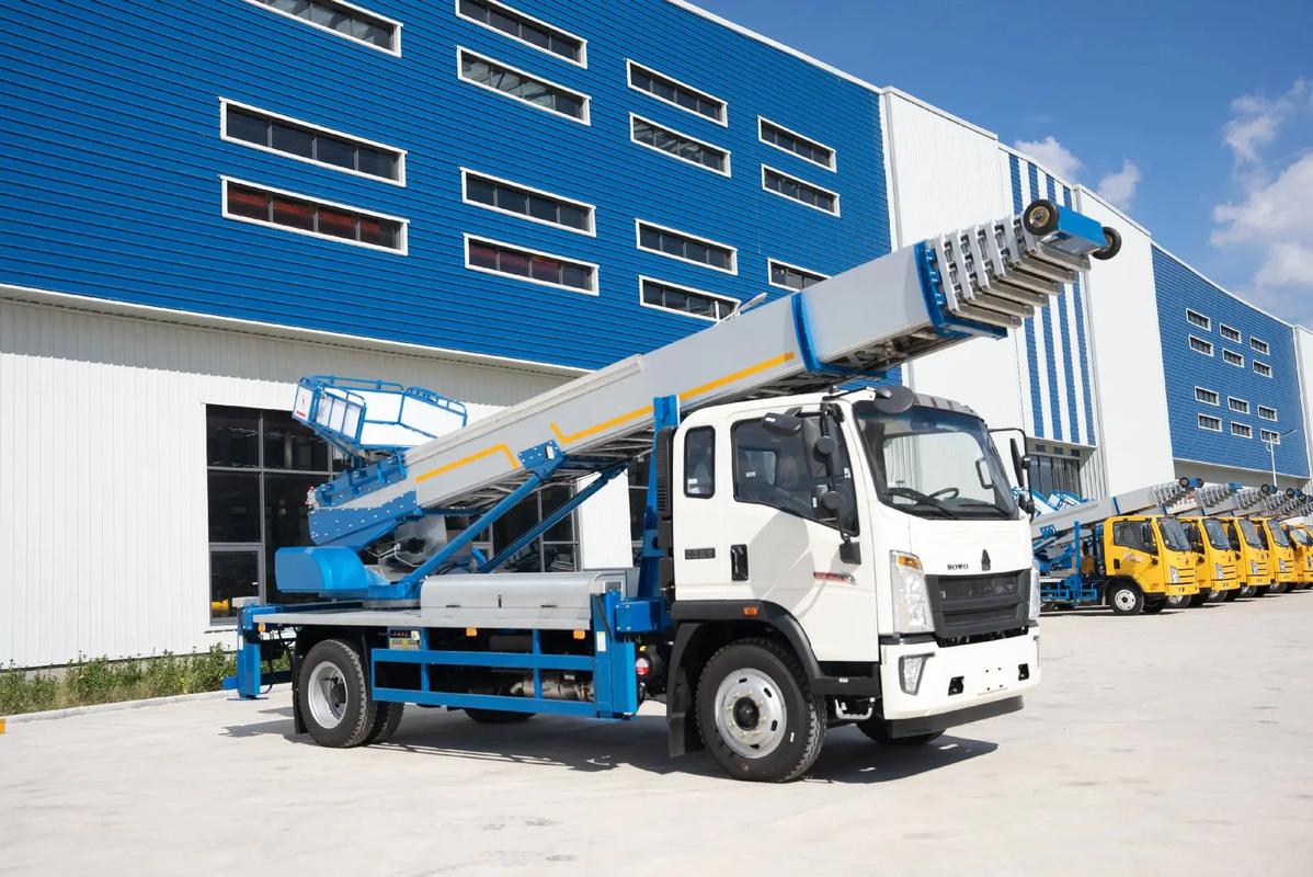 雷鸣镇出租云梯车高空作业车 建筑垃圾搬运